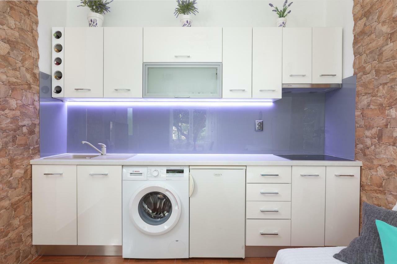 Apartments R Макарска Экстерьер фото