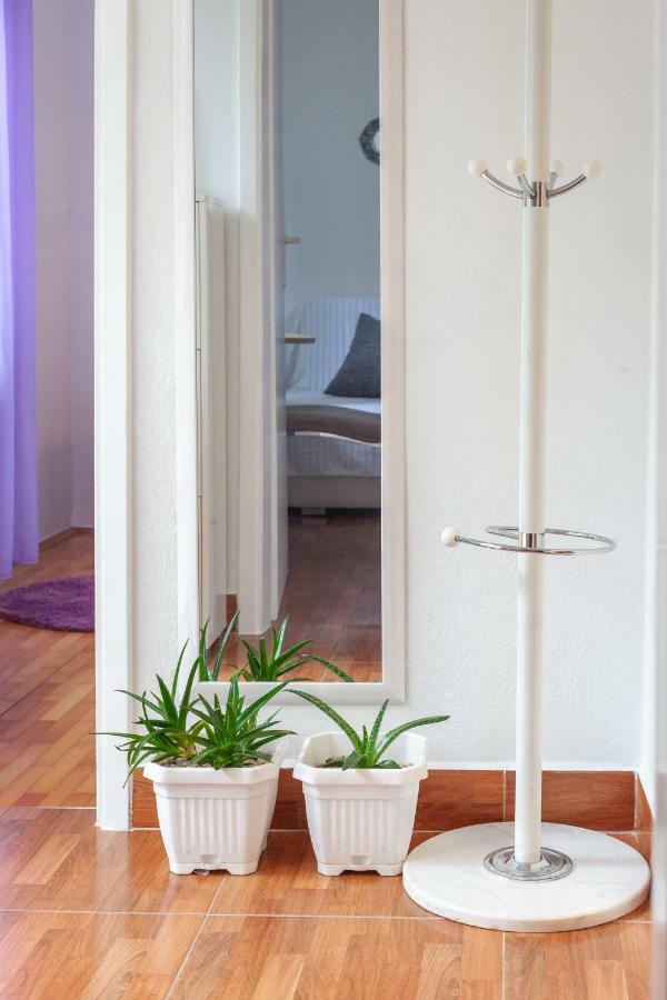 Apartments R Макарска Экстерьер фото